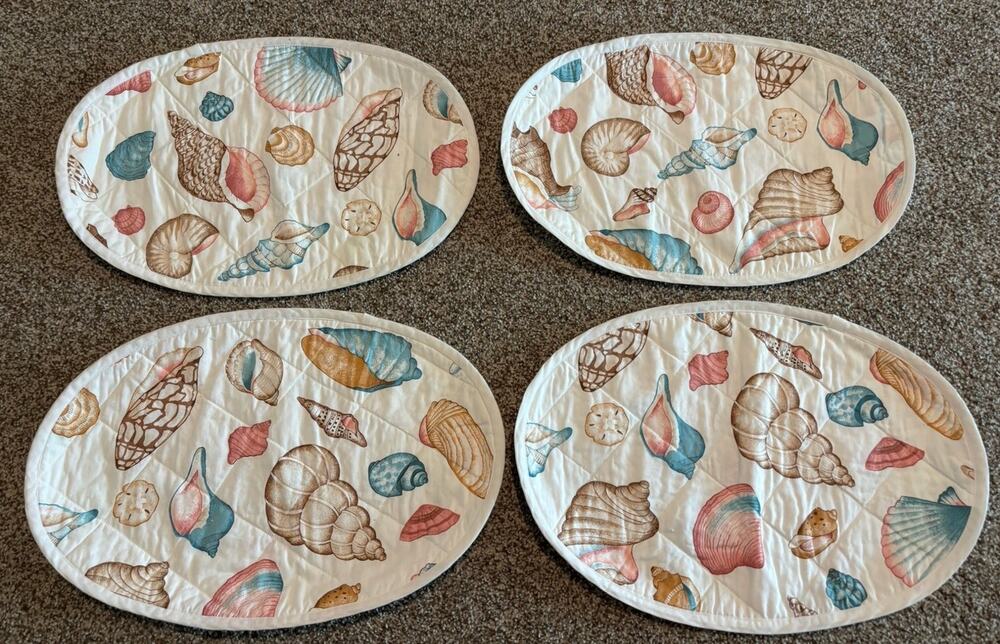 VINTAGE 80/90’s SEA SHELLS QUILTED COTTON PLACEMATS 18x13” SET OF 4